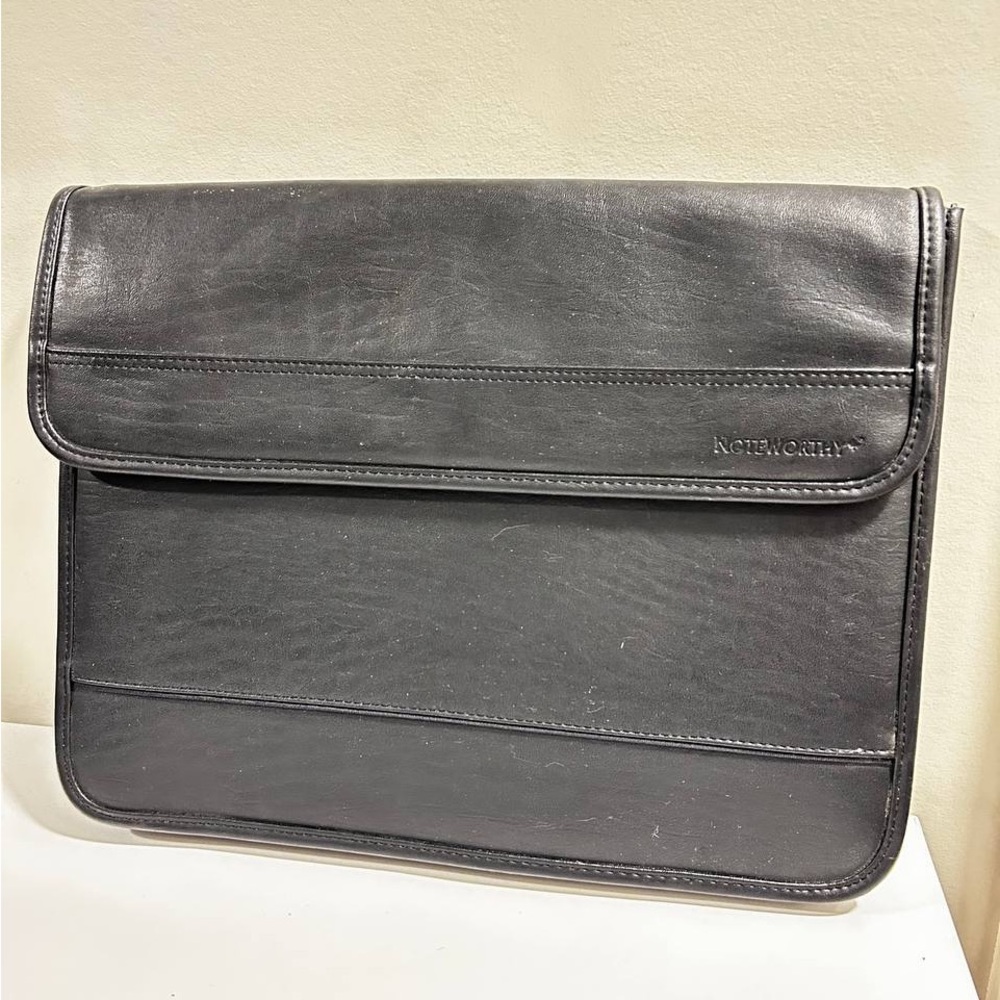 Targus Laptop Bag. TARGUS